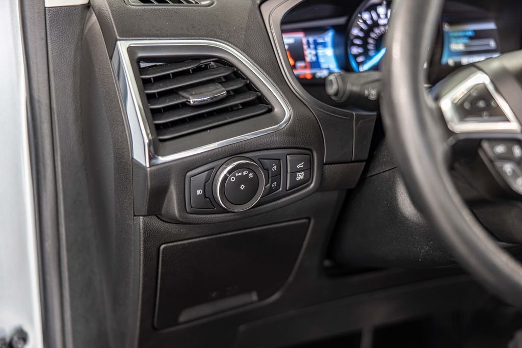 Used 2022 Silver Ford Titanium image 23