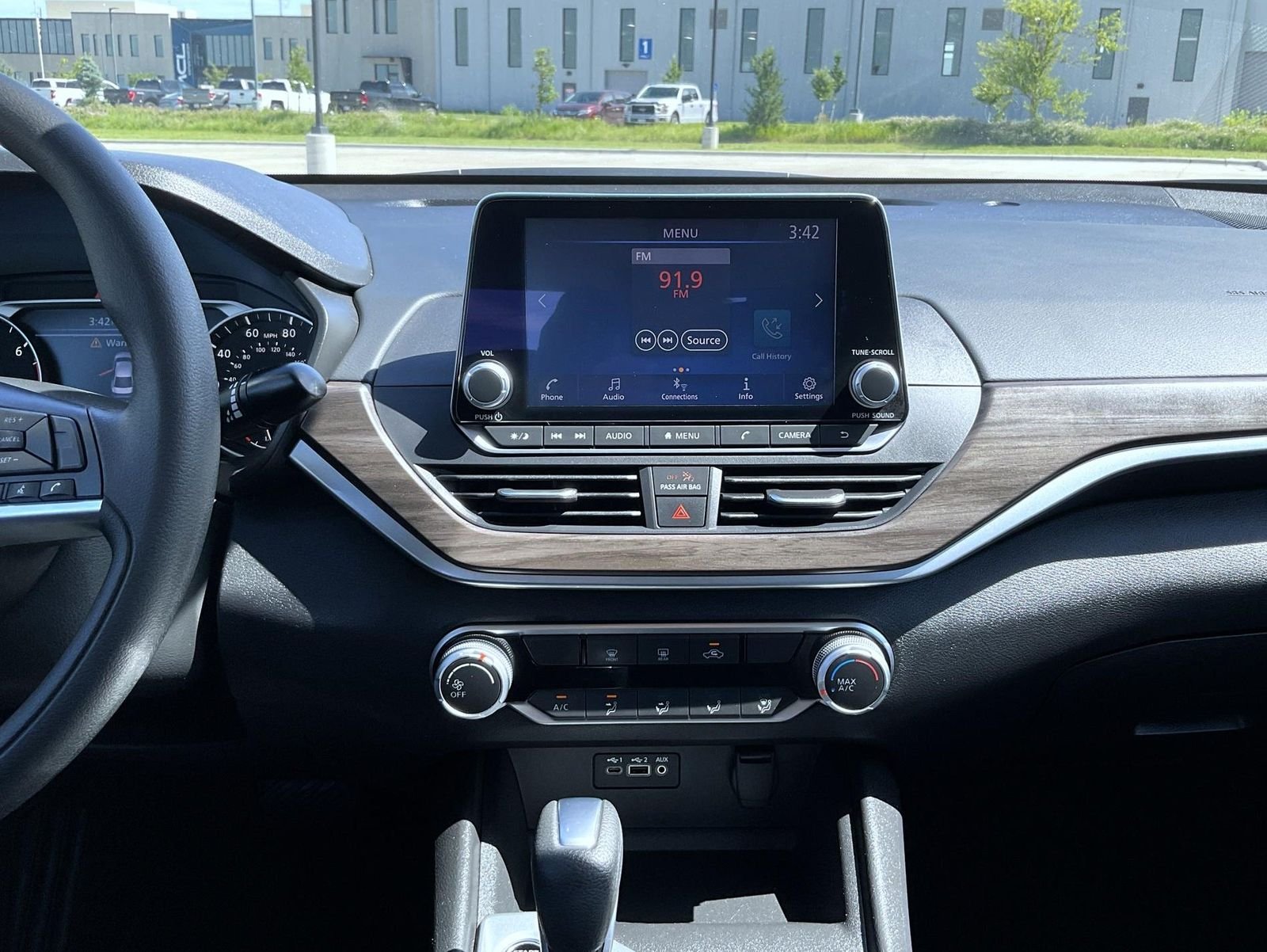 2025 Nissan Altima SV - Photo 13