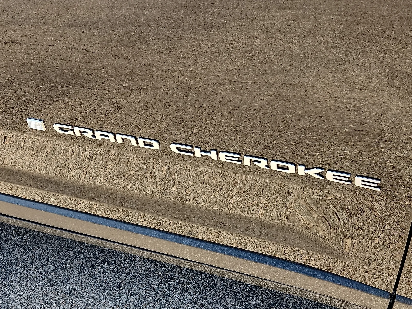 New 2027 High-Gloss Black Paint Jeep LAREDO 4X4 image 8