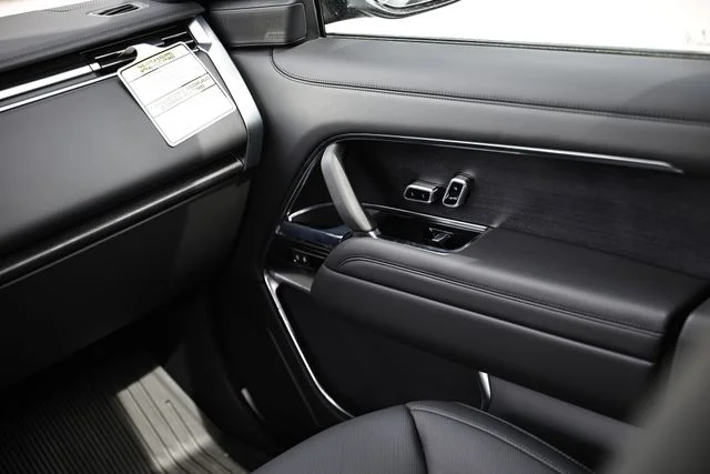 New 2026 Santorini Black Land Rover SE image 38