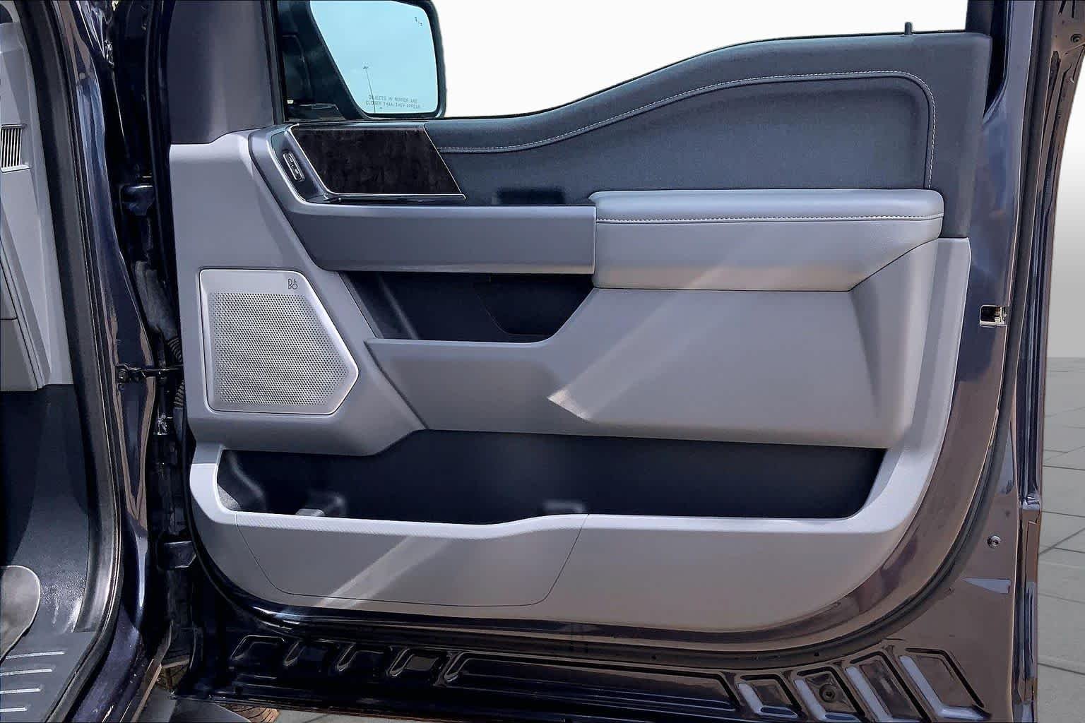 Used 2021 Smoked Quartz Metallic Tinted Clearcoat Ford LARIAT image 23