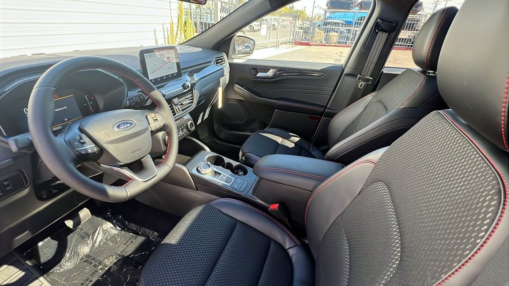 2025 Ford Escape ST-Line Select - Photo 17