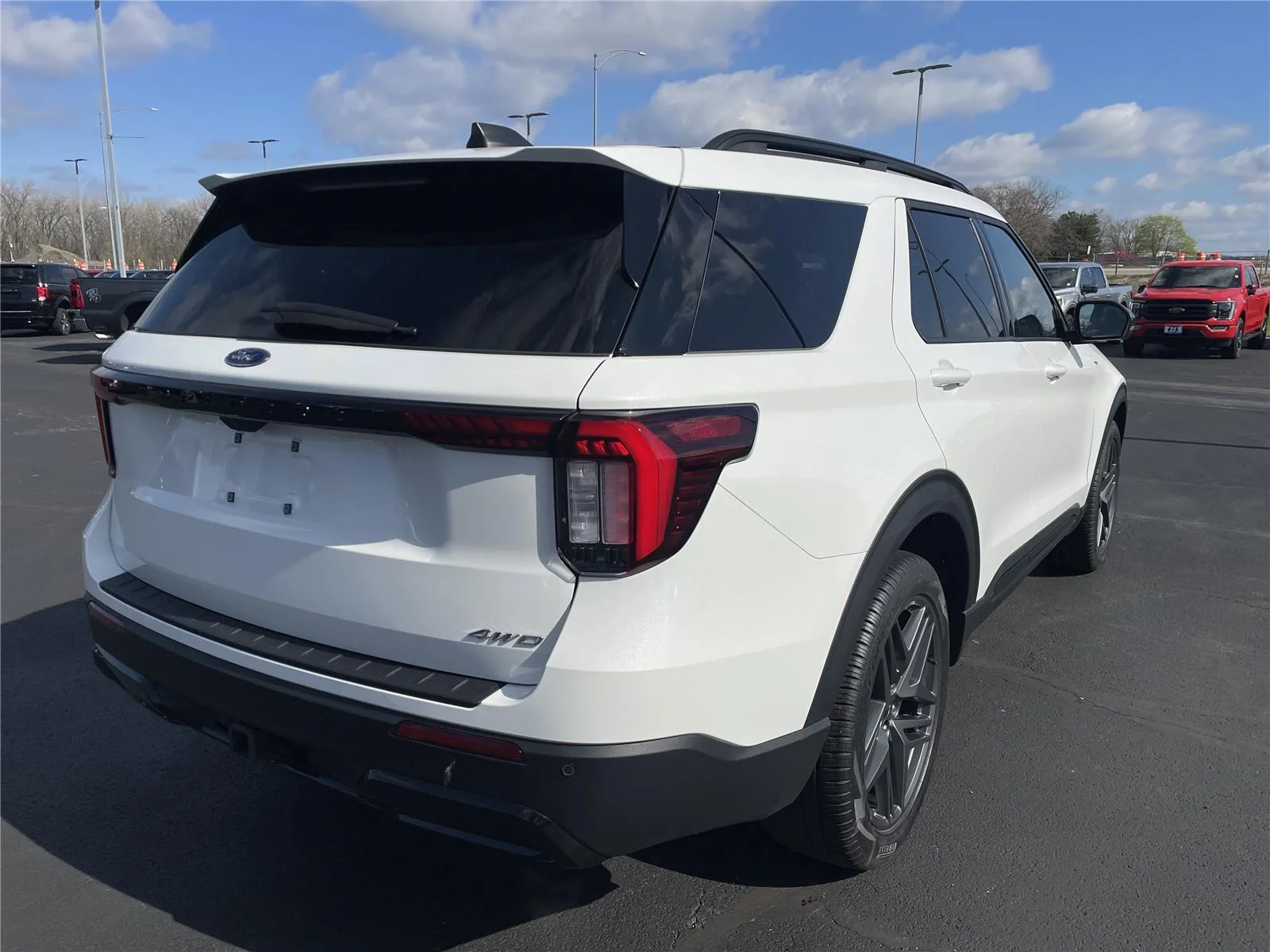 Used 2025 Star White Metallic Tri-Coat Ford ST-Line image 5