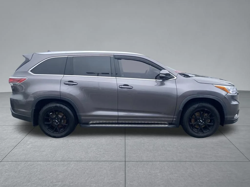 Used 2015 Gray Toyota Limited image 4