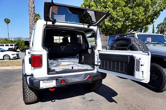 New 2026 Bright White Clear-Coat Exterior Paint Jeep Rubicon X image 18