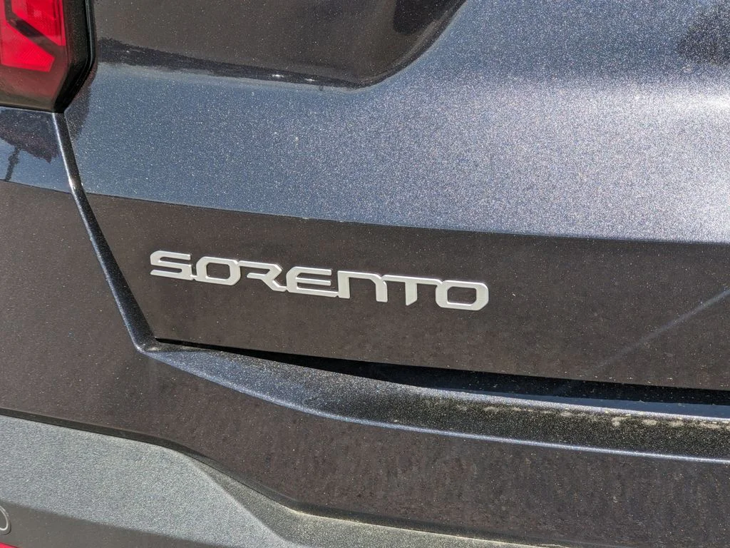 2025 Kia Sorento S - Photo 17