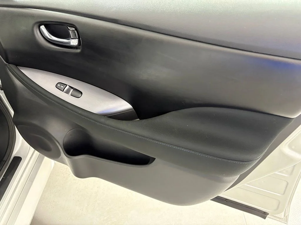 Used 2025 Silver Nissan S image 39
