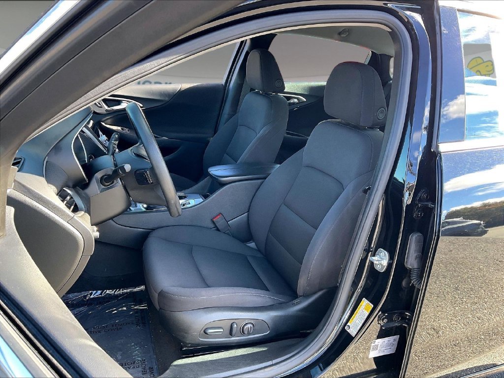 Used 2025 Mosaic Black Metallic Chevrolet LT image 9