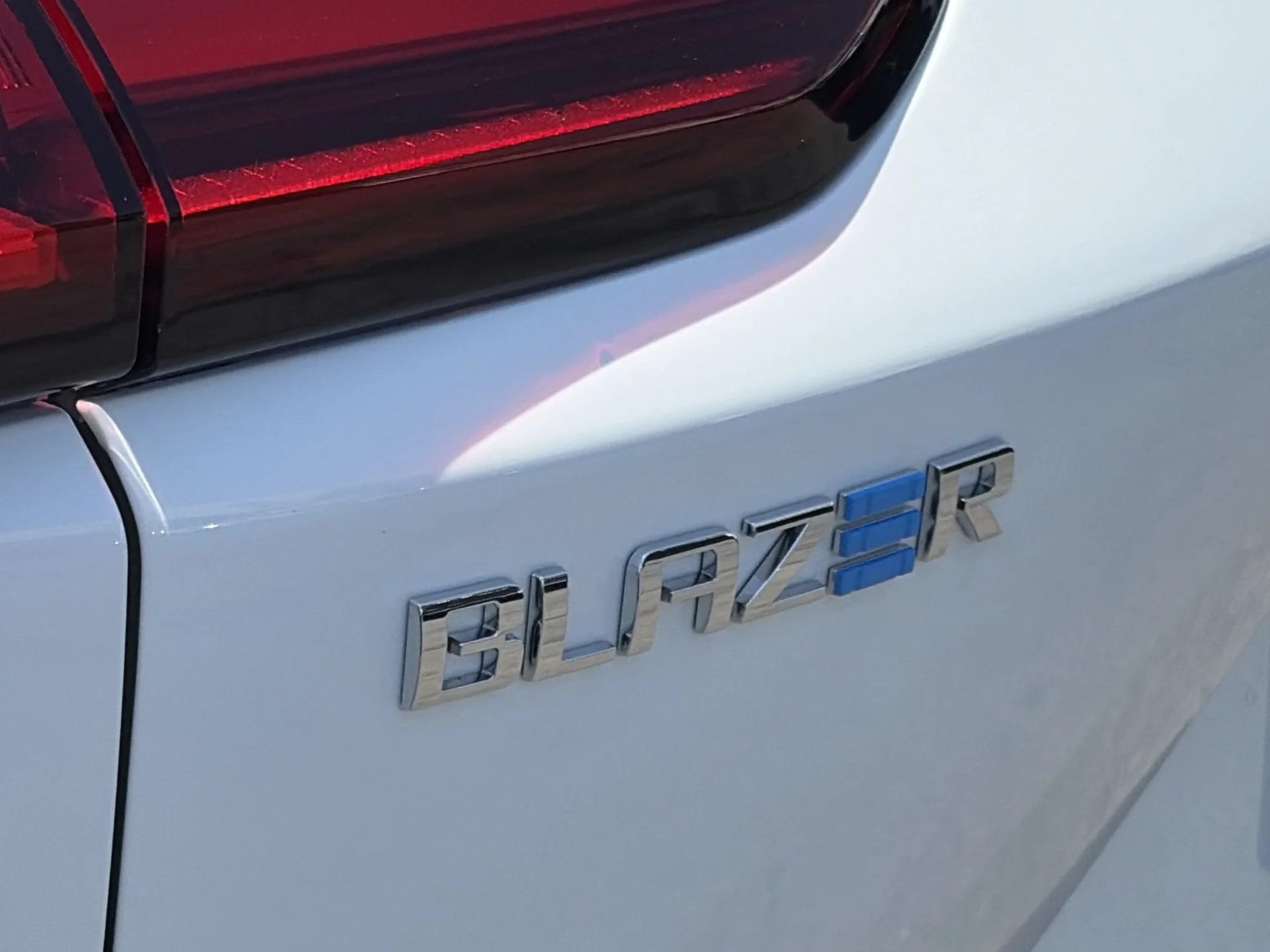 Used 2026 Summit White Chevrolet LT image 56