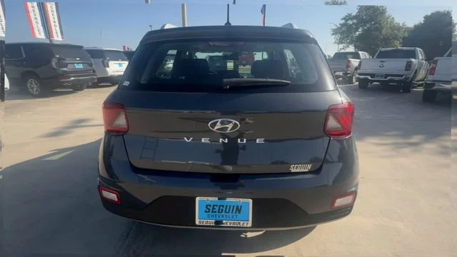 2025 Hyundai Venue SEL - Photo 7