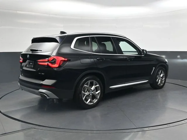 Used 2022 Black BMW xDrive30i image 4