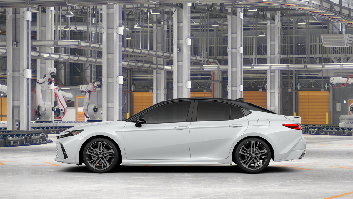 New 2026 Wind Chill Pearl with Midnight Black Metallic roof Toyota XSE image 4