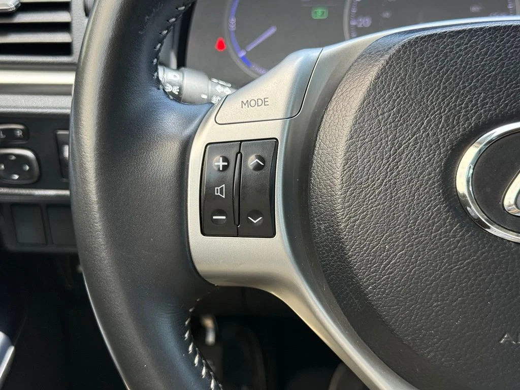 Used 2013 Blue Lexus 200h image 27