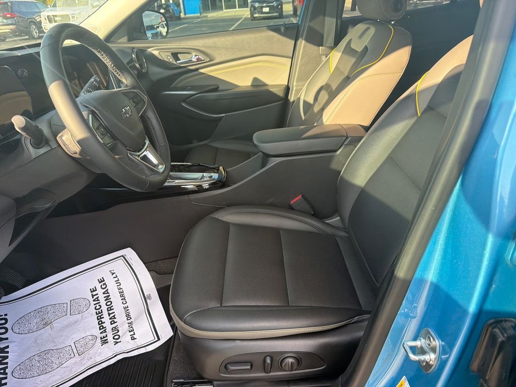 Used 2025 Blue Chevrolet ACTIV image 13