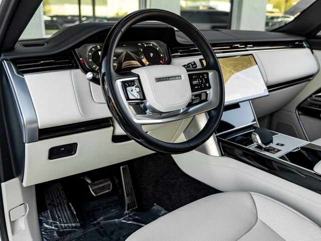 Used 2025 Fuji White Land Rover SE image 16