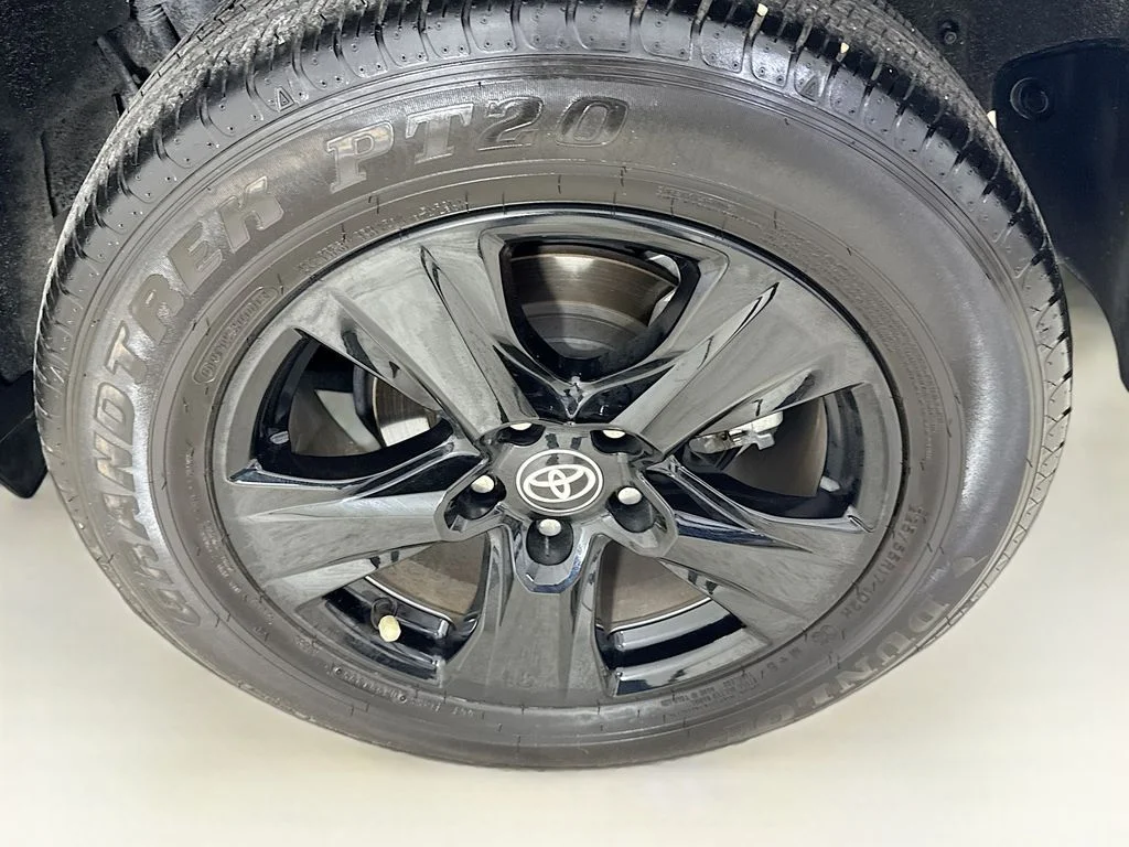 Used 2025  Toyota XLE image 39