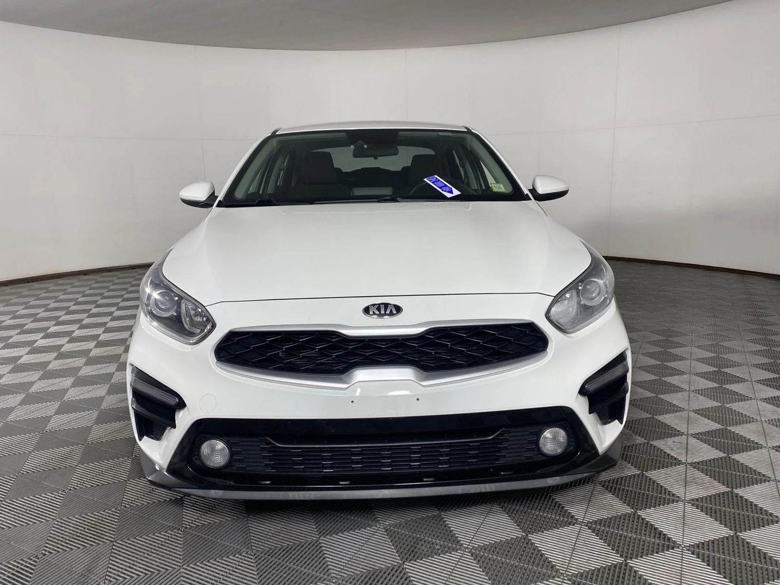 Used 2020 Clear White Kia LXS image 2