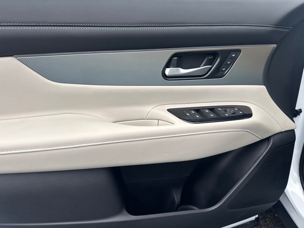 New 2026 Everest White Pearl TriCoat Nissan SL image 19