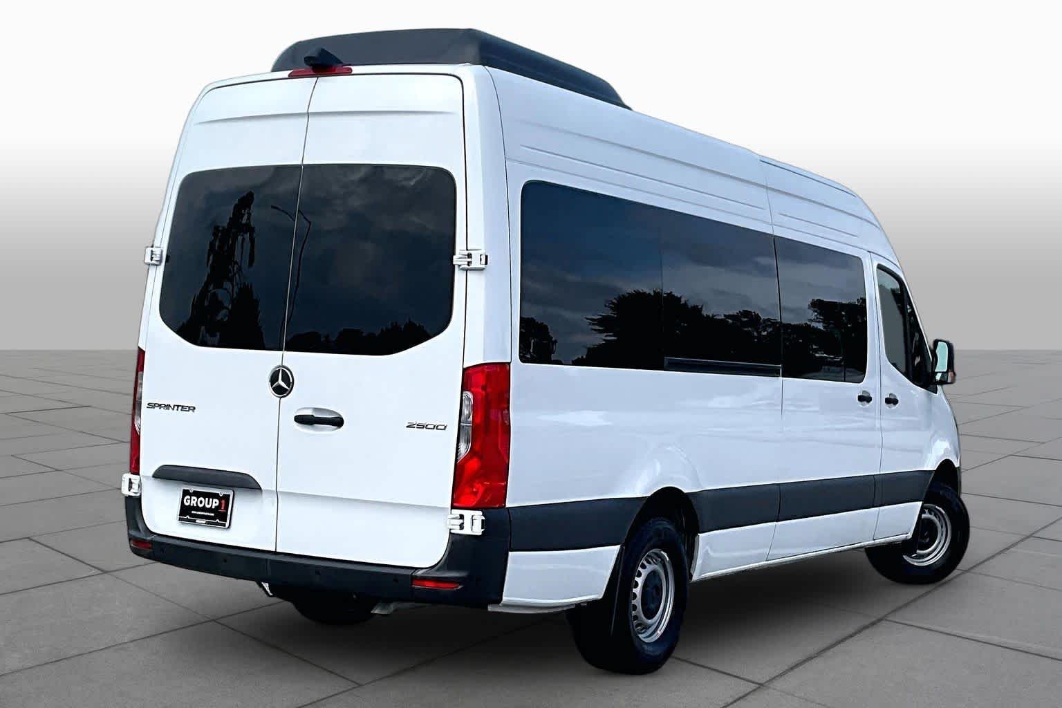 Used 2025 Arctic White Mercedes-Benz  image 13