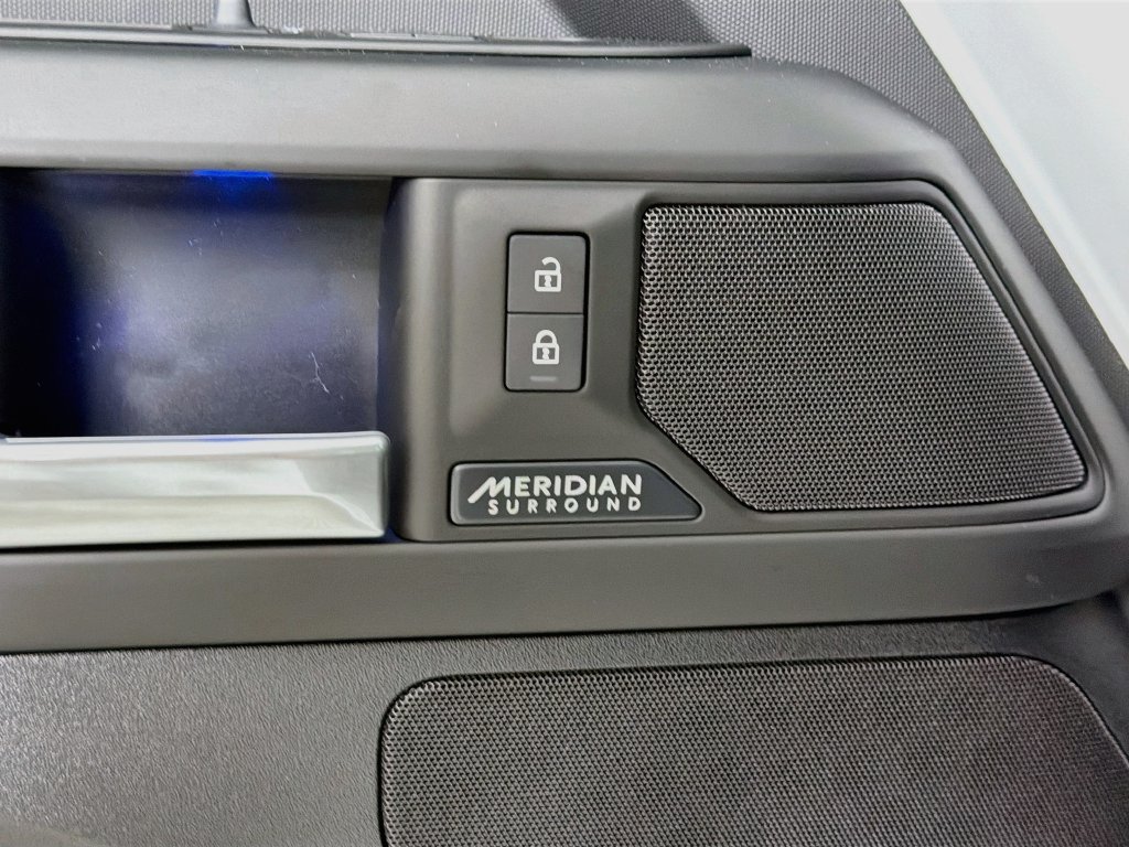 New 2026 Fuji White Land Rover X-Dynamic SE image 19