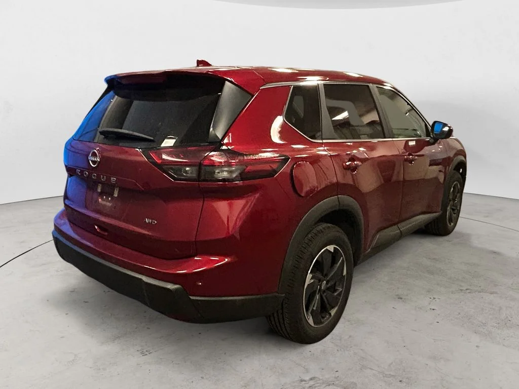 Used 2025 Scarlet Nissan SV image 6