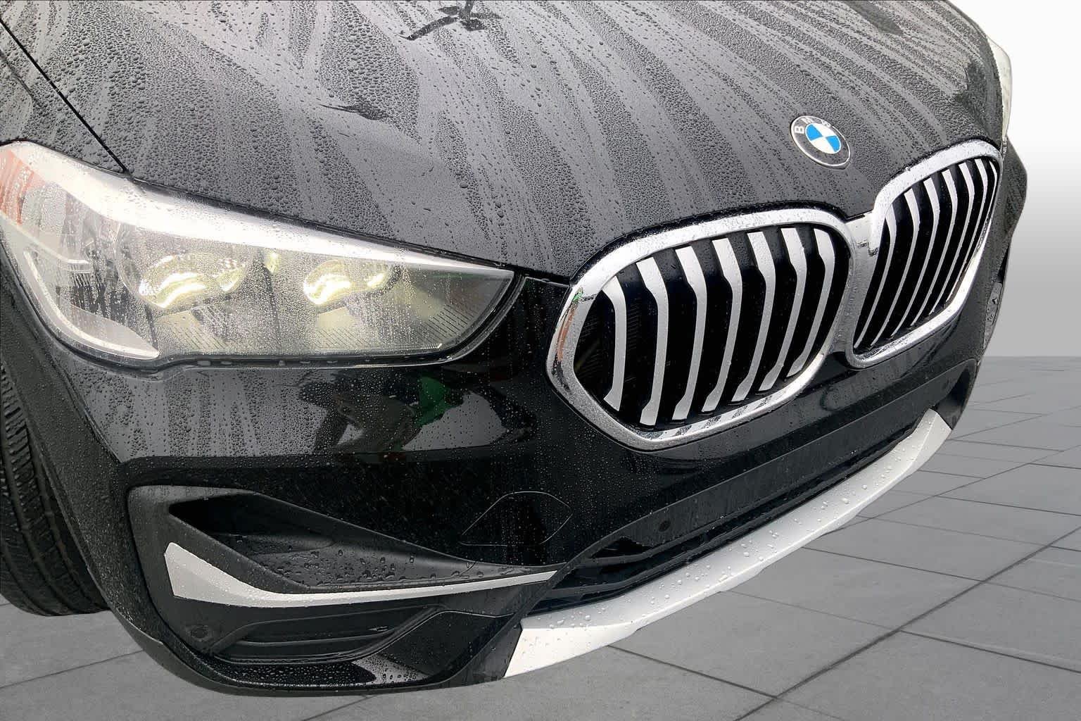 Used 2022 Jet Black BMW xDrive28i image 29