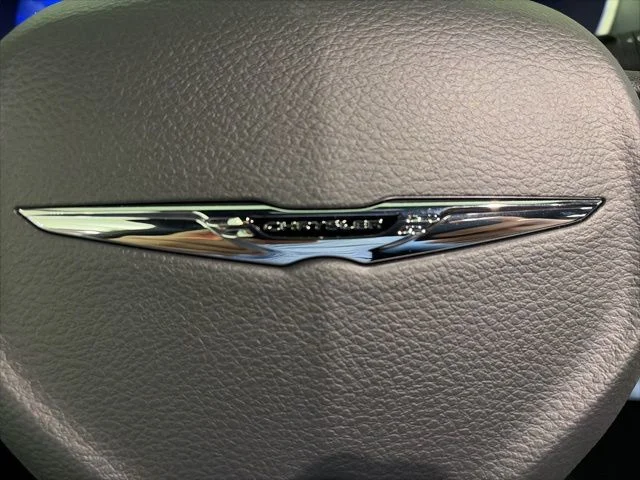 New 2026 Bright White Clear-Coat Exterior Paint Chrysler Limited image 29