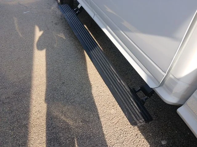 New 2026 Bright White Clear-Coat Exterior Paint RAM Laramie image 10