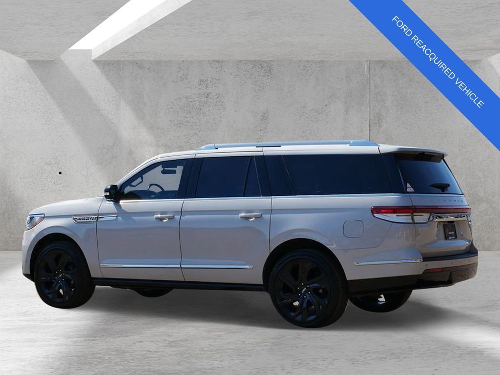 Used 2024 White Lincoln Reserve image 4