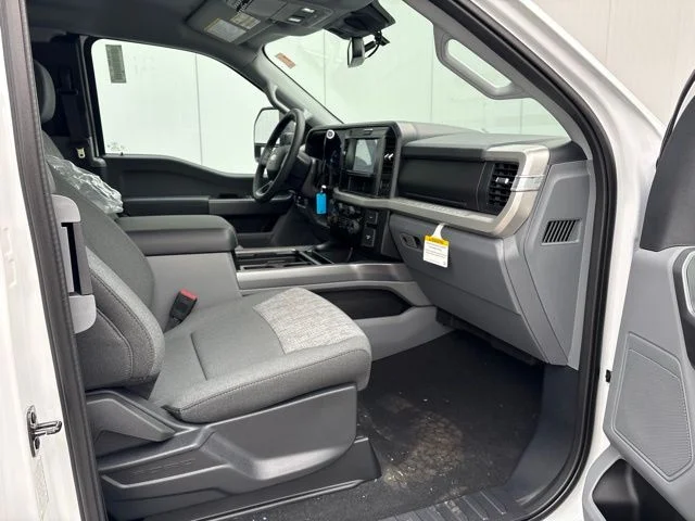New 2026 Oxford White Ford F-450® XLT image 23