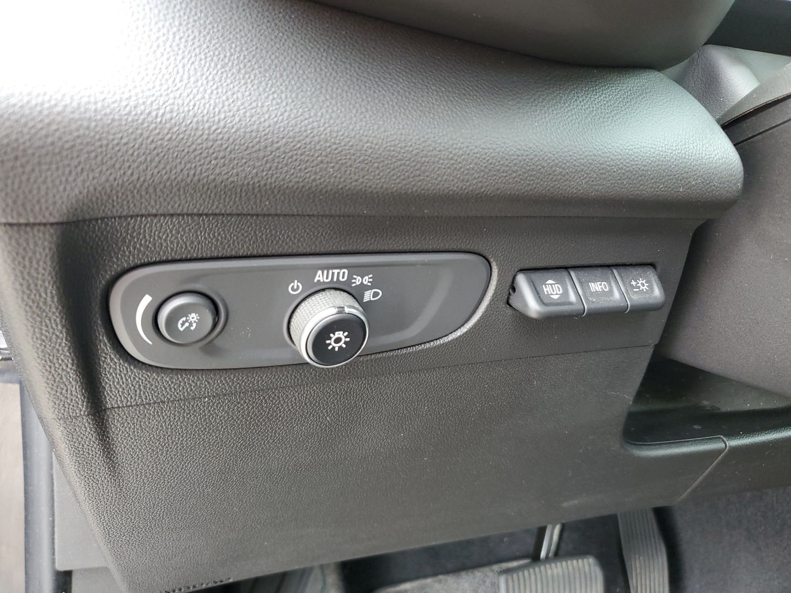 Used 2021 Black Buick Avenir image 10