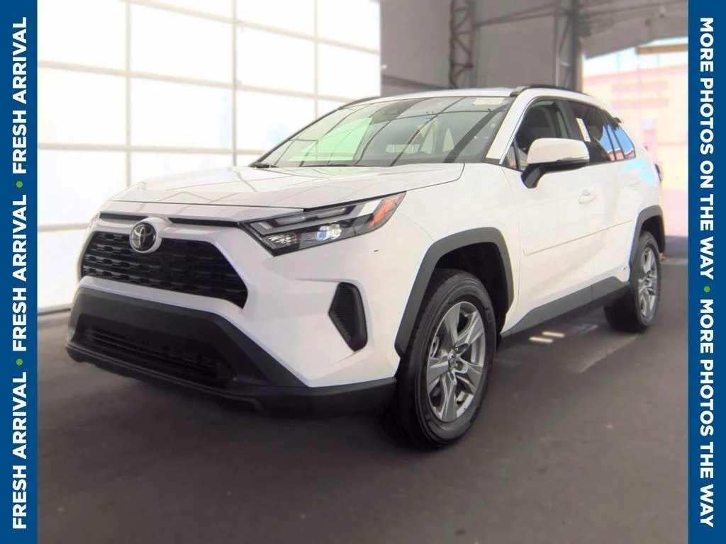Used 2025 White Toyota XLE image 1