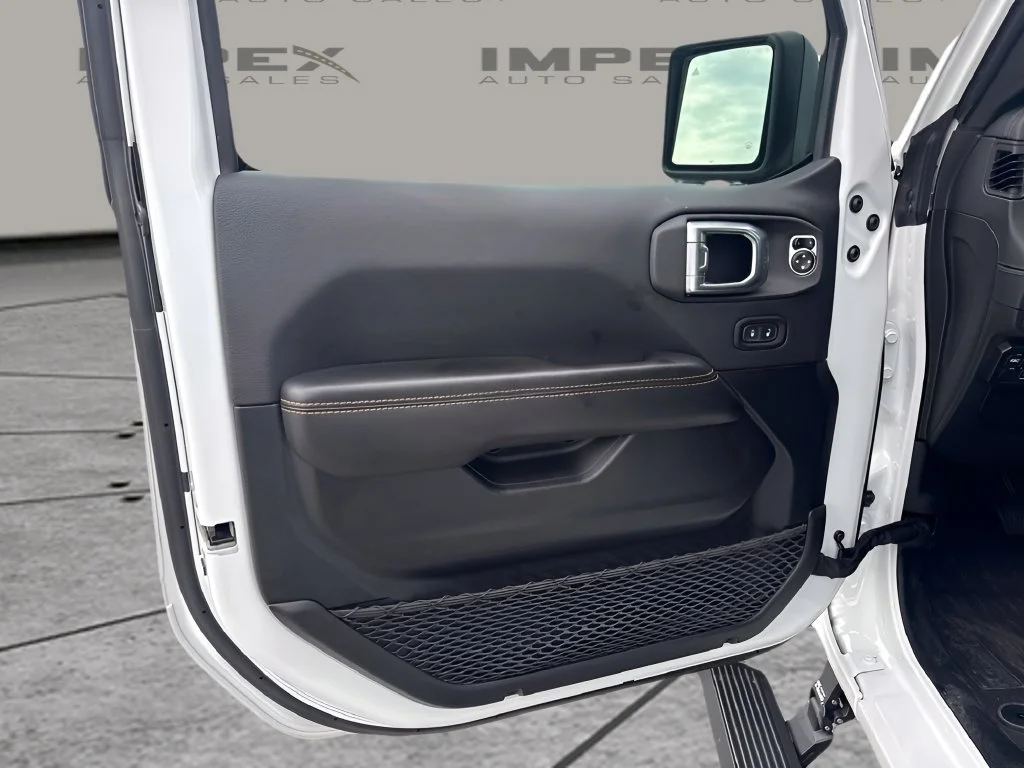 Used 2024 White Jeep Sahara image 25