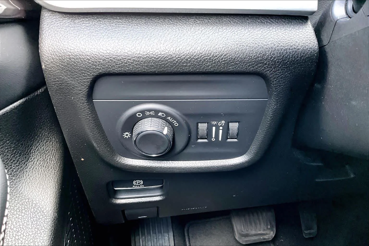 Used 2023 Baltic Gray Metallic Clearcoat Jeep Laredo image 64
