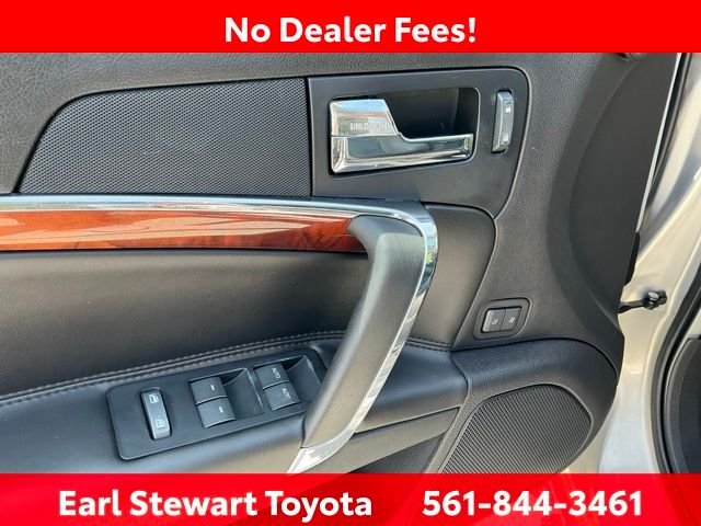 Used 2010  Lincoln Base image 22