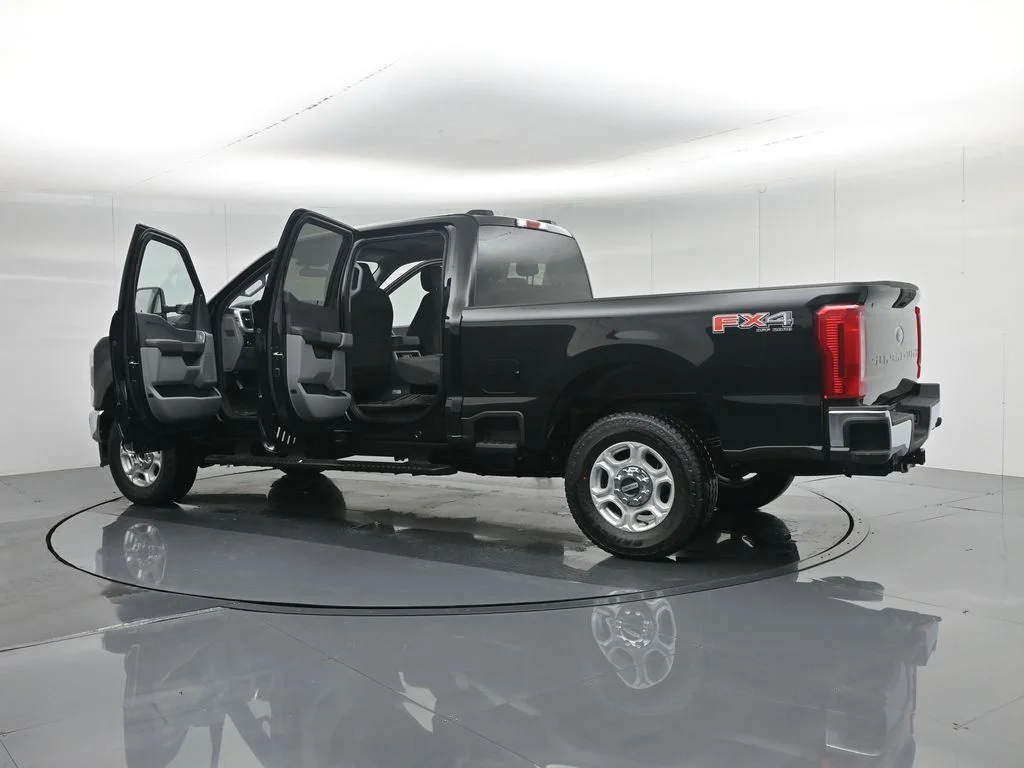New 2026 Agate Black Metallic Ford XLT image 34