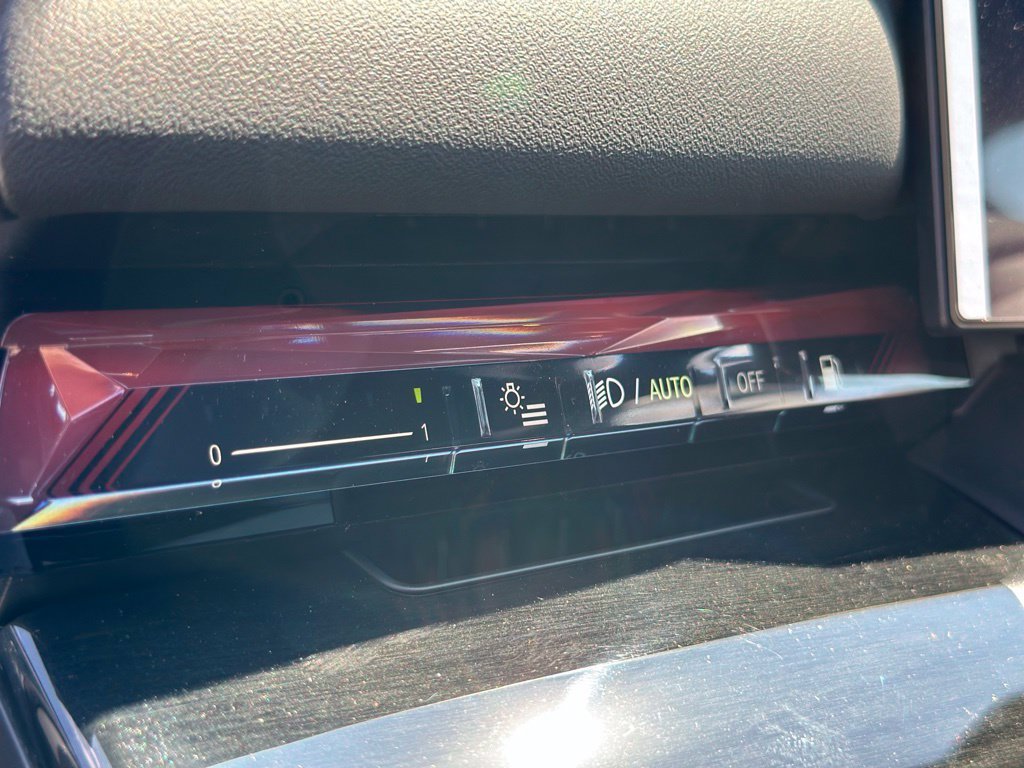 New 2027 Brooklyn Grey Metallic BMW 550e xDrive image 33