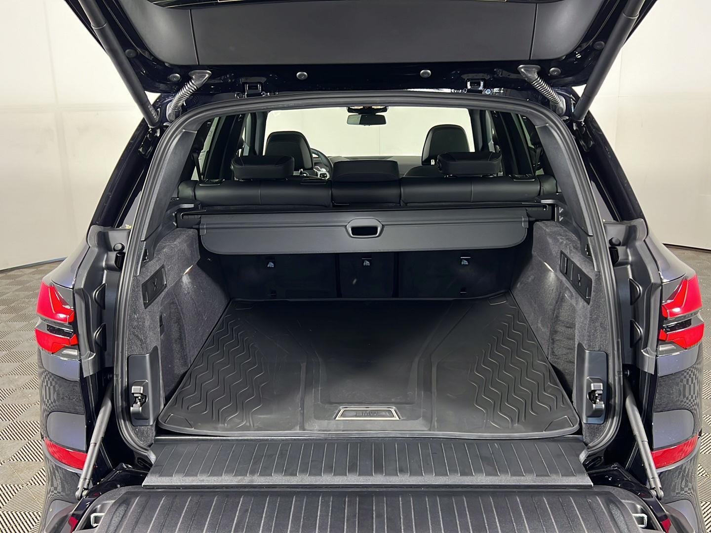 New 2026 Carbon Black Metallic BMW xDrive40i image 26