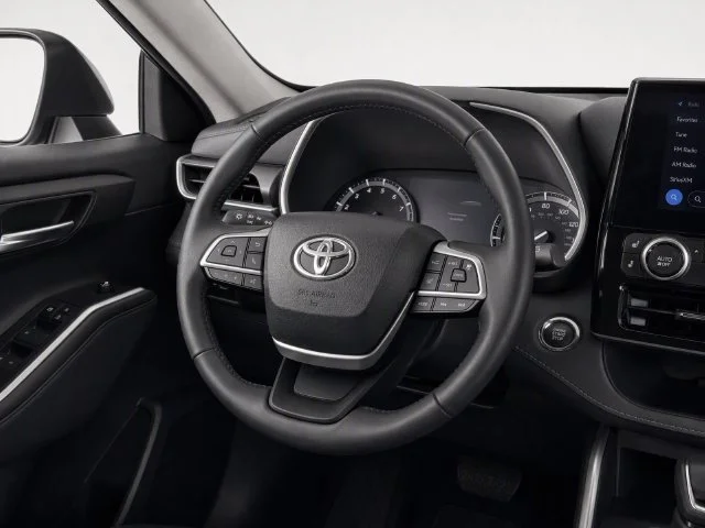 Used 2023 Pearl Toyota XLE image 21