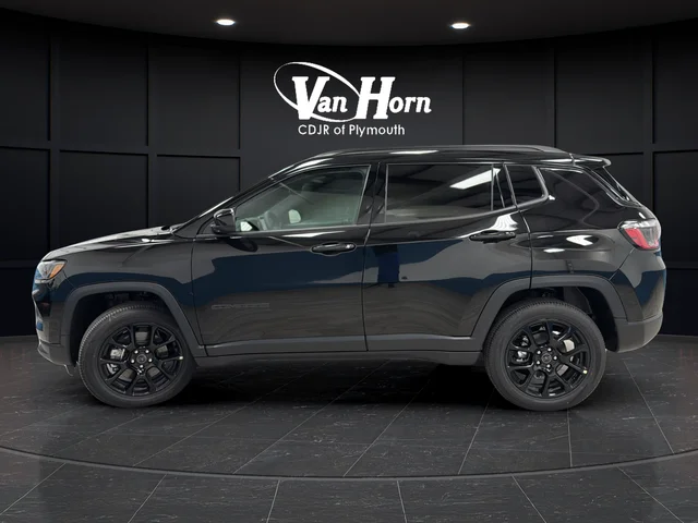 New 2026 Diamond Black Crystal Pearlcoat Jeep Latitude image 4