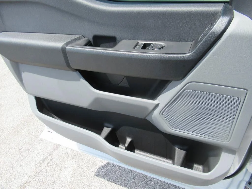 New 2024 Oxford White Ford F-250® XL image 26
