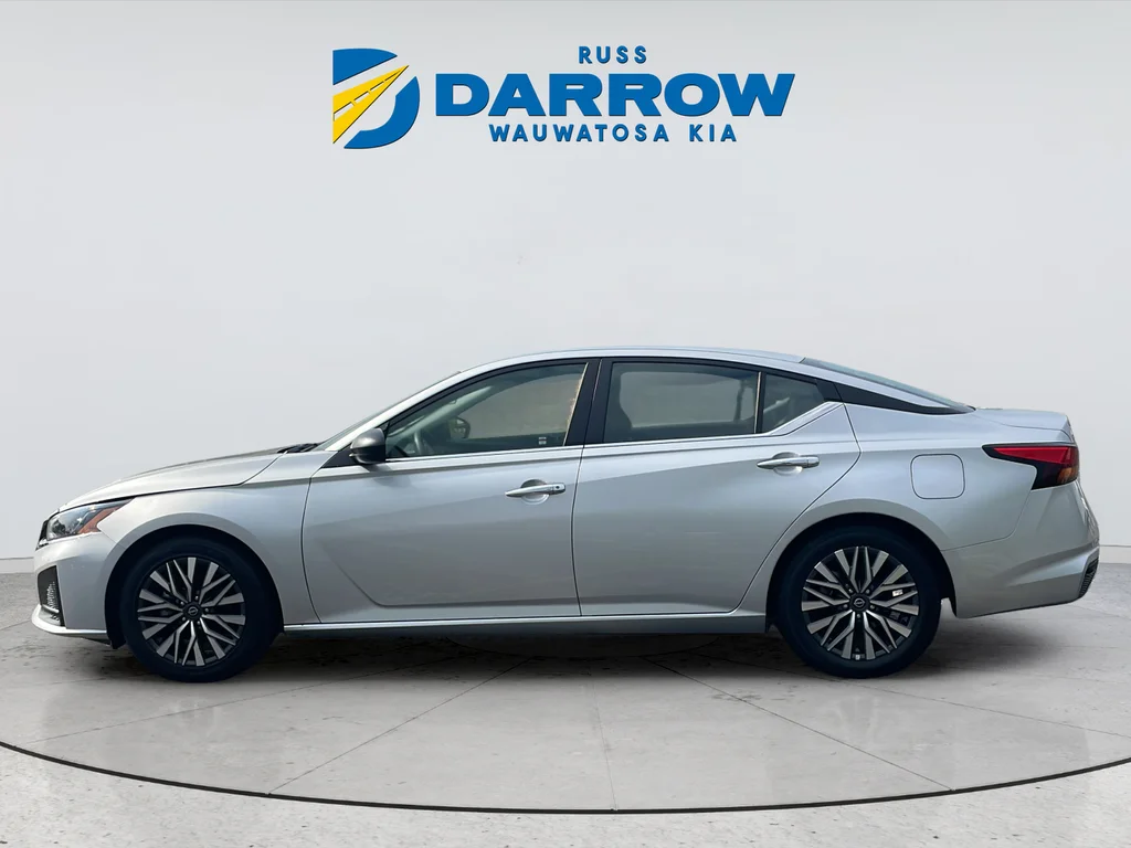 Used 2025 Silver Nissan 2.5 SV image 2