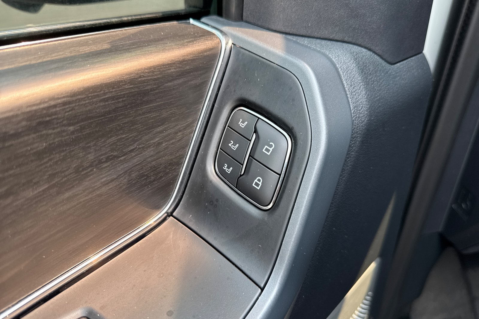 Used 2024 Avalanche Ford LARIAT image 11