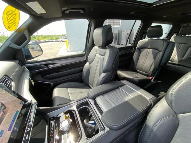 New 2026 High Gloss Black Exterior Paint Jeep Limited Altitude image 11