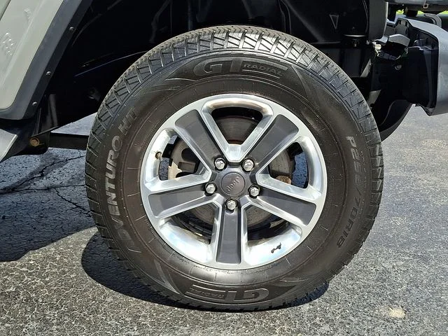 Used 2018 Gray Jeep Unlimited Sahara image 9