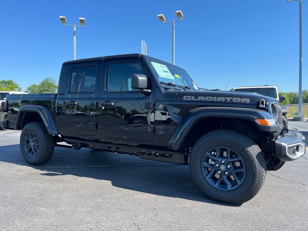 New 2026 Black Clear-Coat Exterior Paint Jeep 85th Anniversary Edition image 37