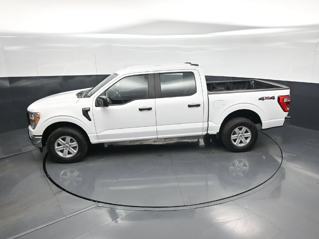 Used 2021 White Ford XL image 36