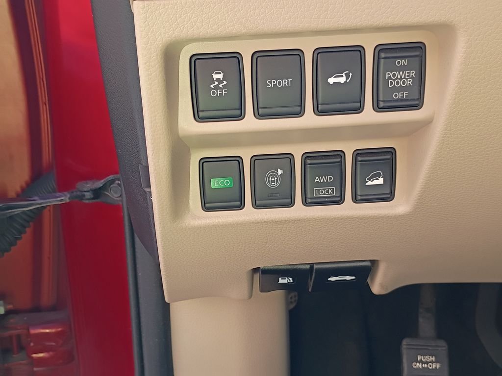 Used 2016 Cayenne Red Nissan SV image 19