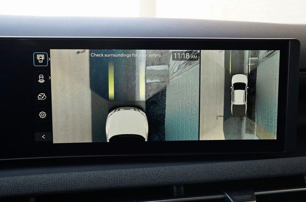 New 2025 Phantom Black Hyundai Limited image 24
