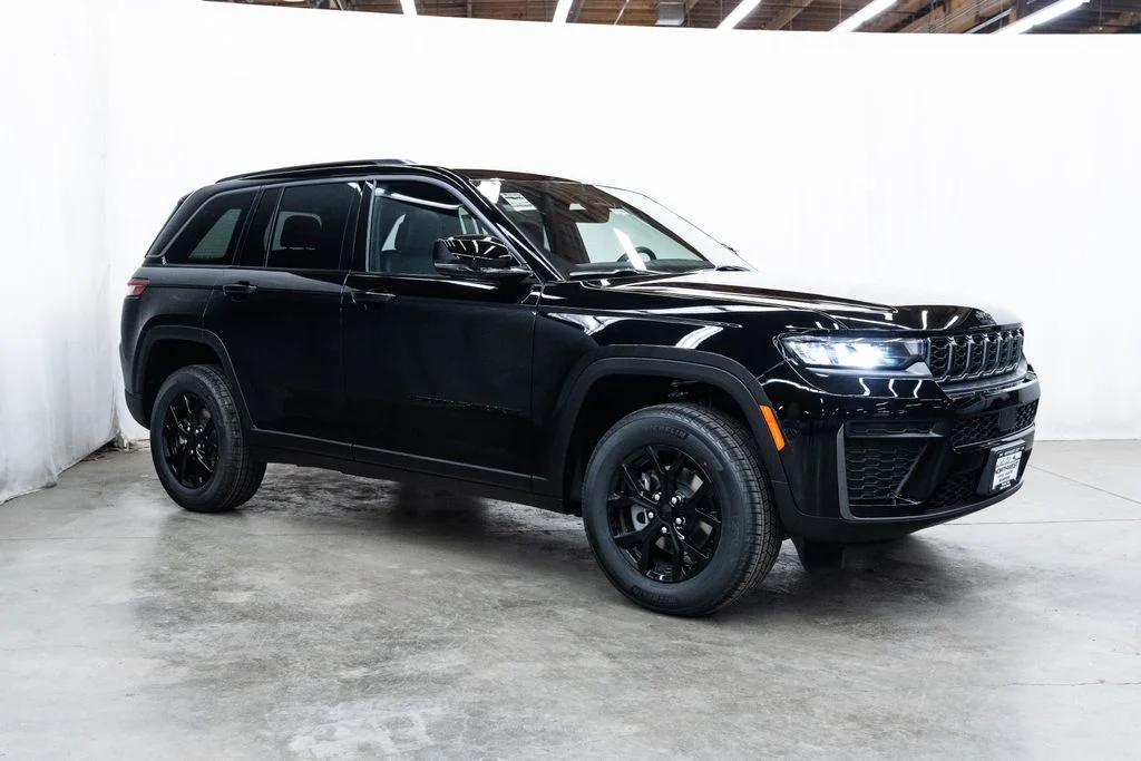 2026 Jeep Grand Cherokee Laredo Altitude 4x4's photo